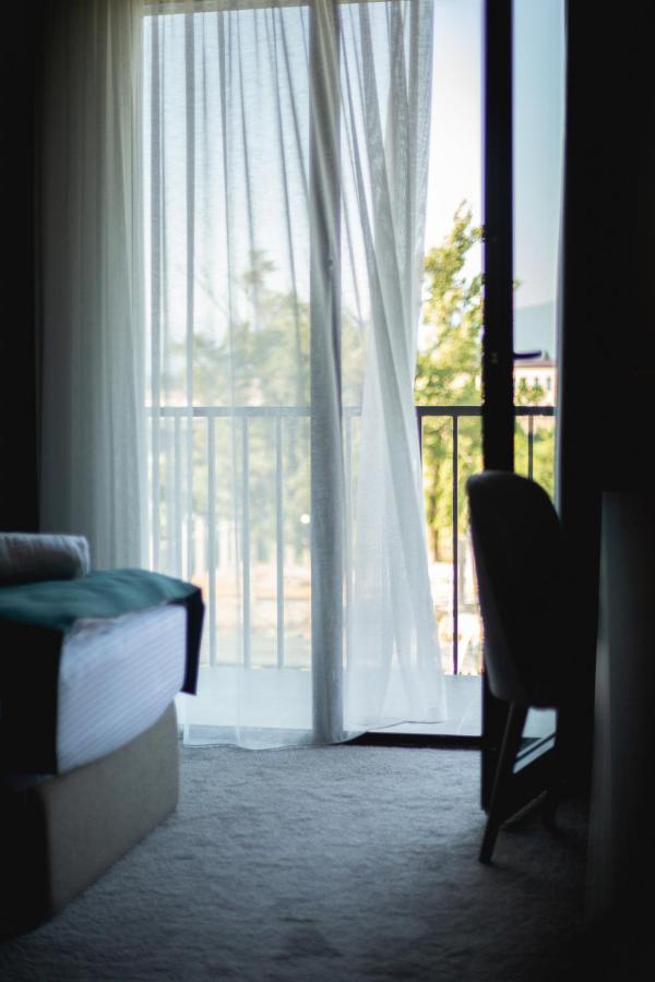 West Inn Georgia 库塔伊西 外观 照片