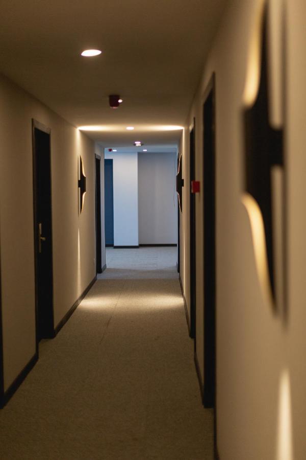 West Inn Georgia 库塔伊西 外观 照片