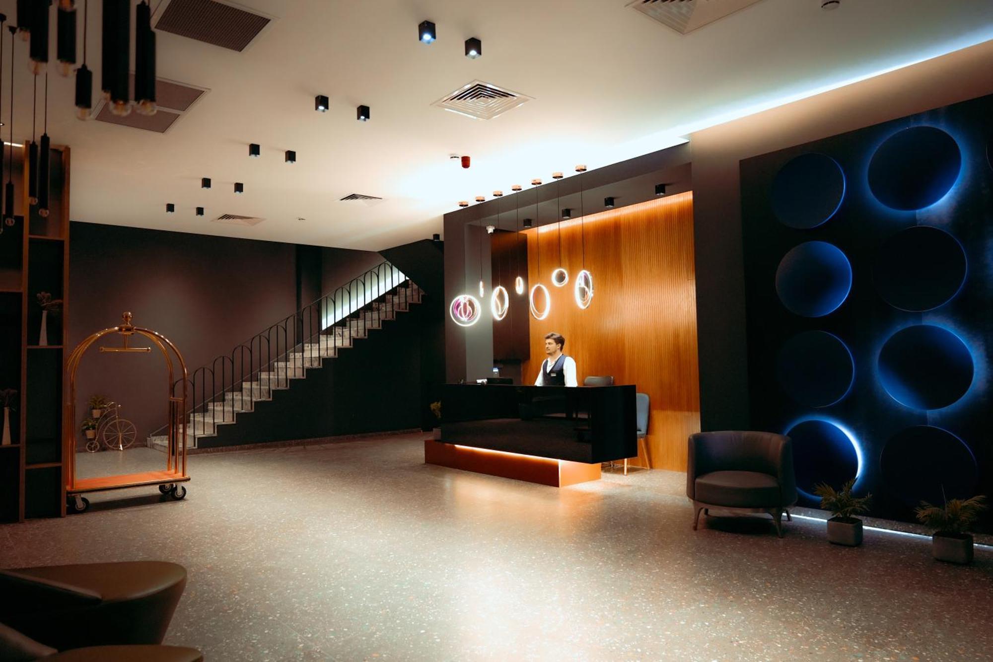 West Inn Georgia 库塔伊西 外观 照片