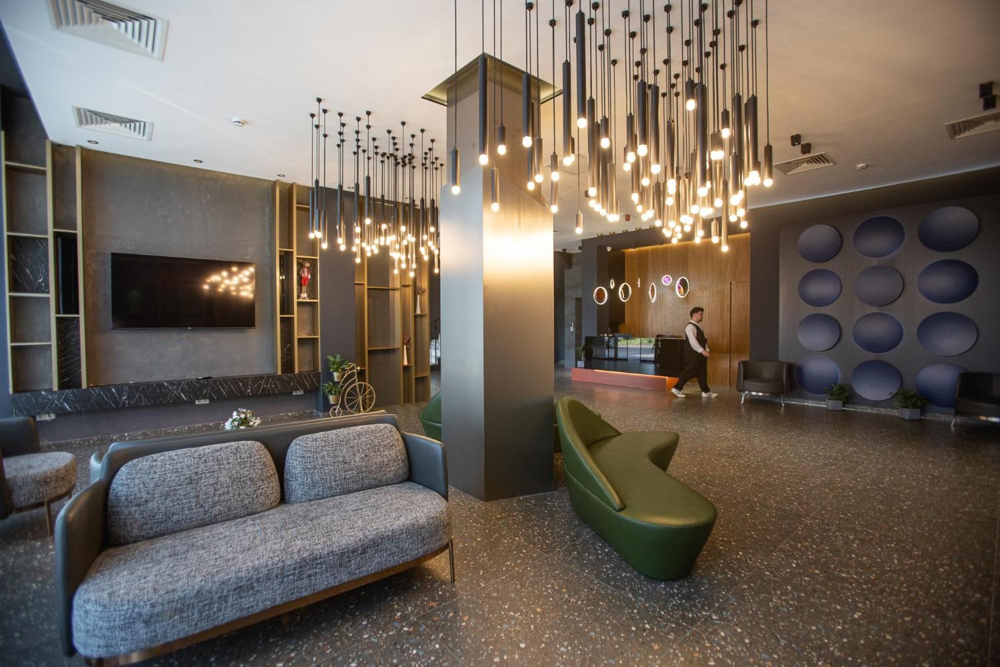 West Inn Georgia 库塔伊西 外观 照片